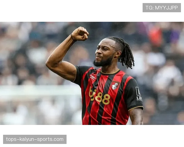 利物浦新援伊萨克现身合练，正式开启红军生涯，利物浦前锋引援